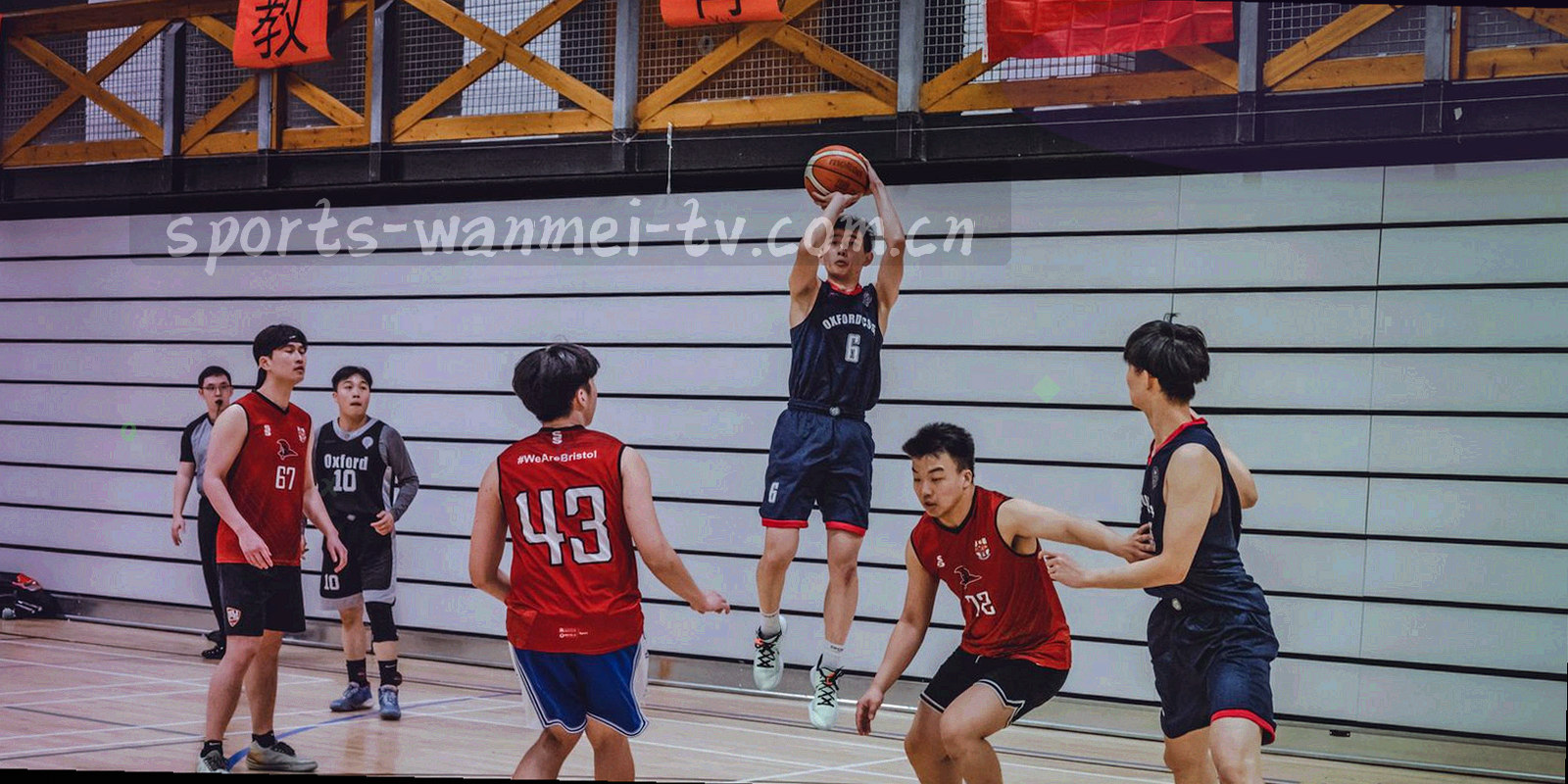 深空底色上的翠绿色与青绿色渐变抽象纹理
